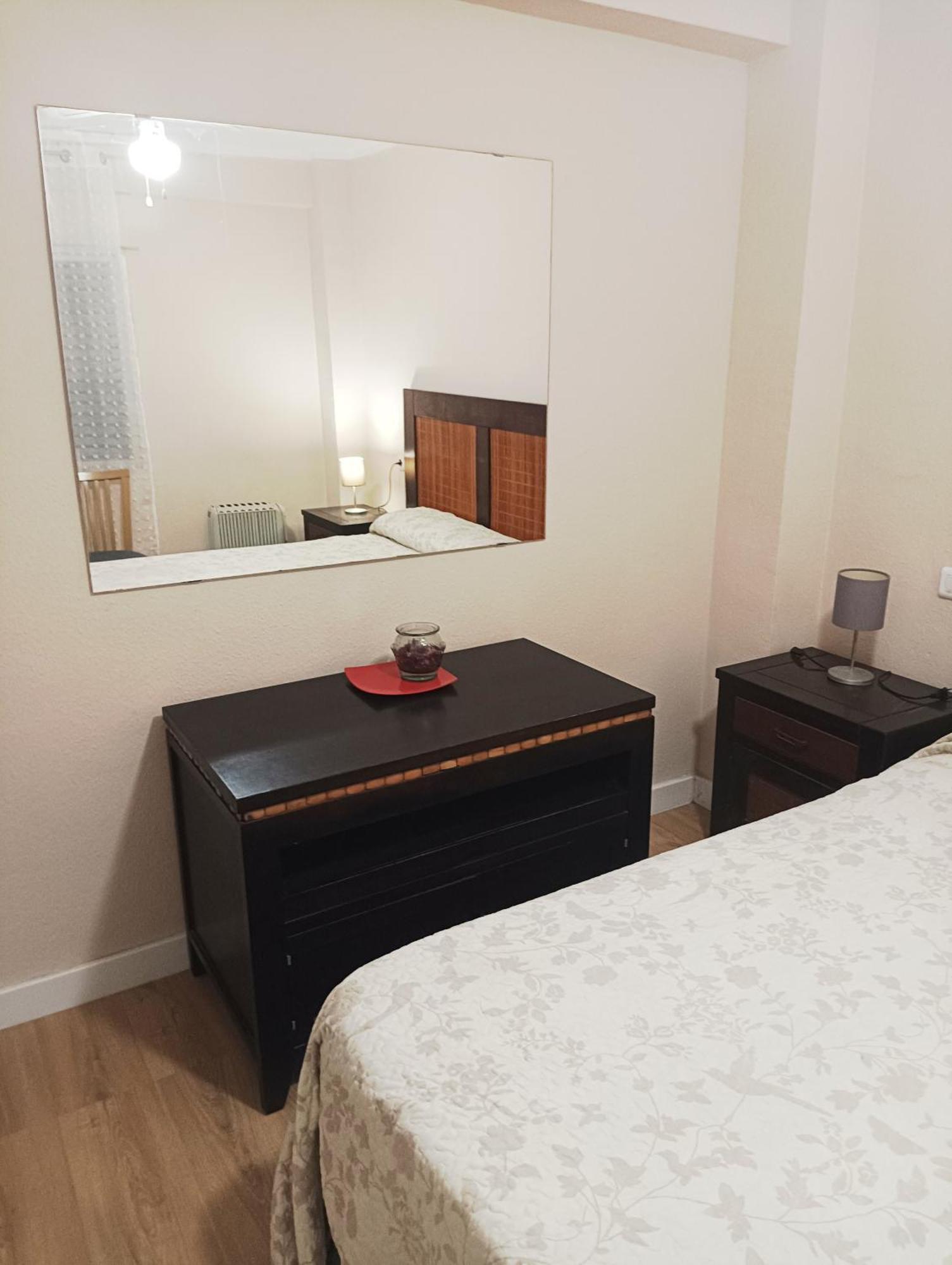 Habitaciones En Apartamento Compartido Delicias Room Cerca Del Mar, Aeropuerto, Ave Y Metro Málaga Exteriör bild